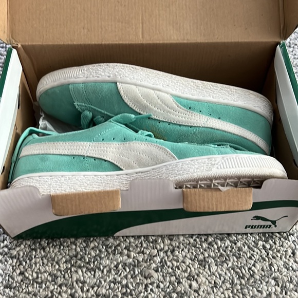 Blue and white running shoes - Picture 2 of 4